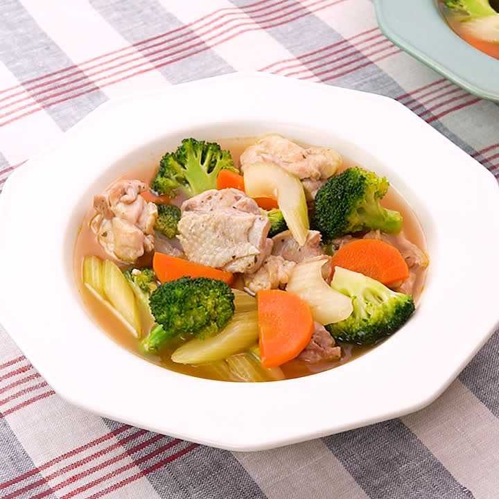 鶏もも肉とセロリのスープ煮