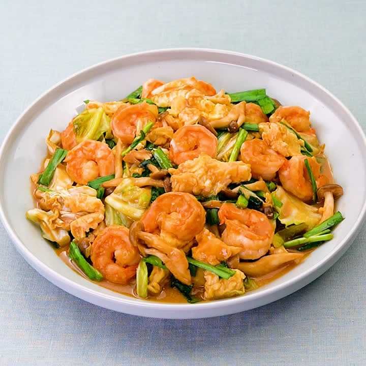 えびとキャベツのオイマヨ卵炒め