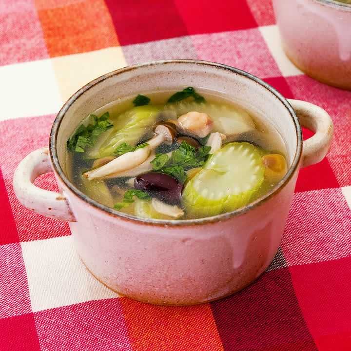 セロリとしめじのスープ