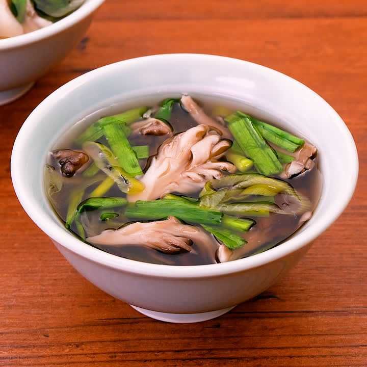 ニラとまいたけのスープ