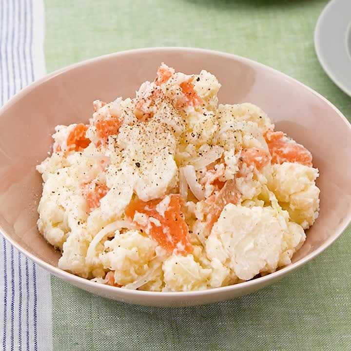 カリフラワーとサーモンのヨーグルトポテサラ