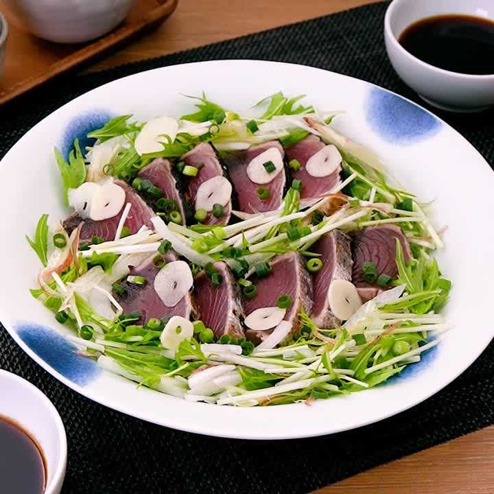 カツオのたたきサラダ仕立て