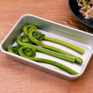 「こごみの茹で方」のレシピ動画