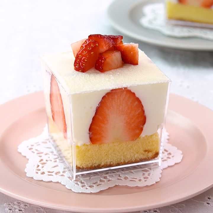 いちごのミニスコップケーキ