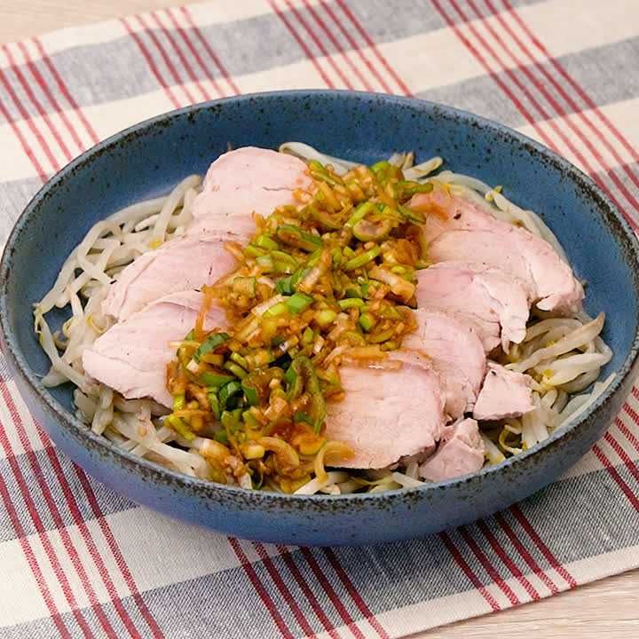 レンジ蒸し豚の香味だれがけ