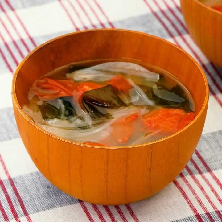 ミニトマトとわかめの味噌汁