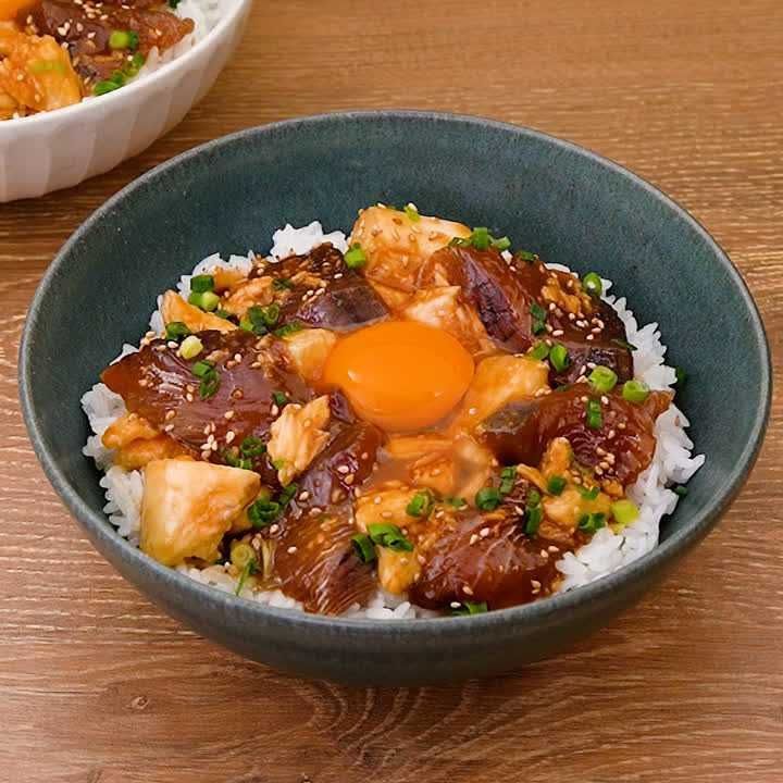 カツオとたたき長芋のユッケ風丼