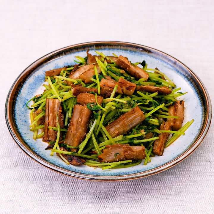 新ごぼうと豆苗の胡麻がらめ