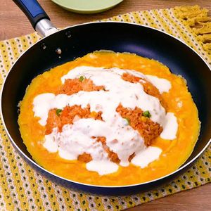 ワンパンオムライスチーズソースがけ