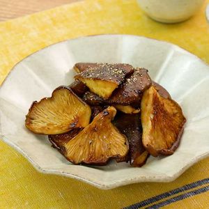 「あわび茸のバター醤油炒め」のレシピ動画