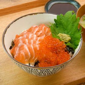 サーモンといくらの親子丼
