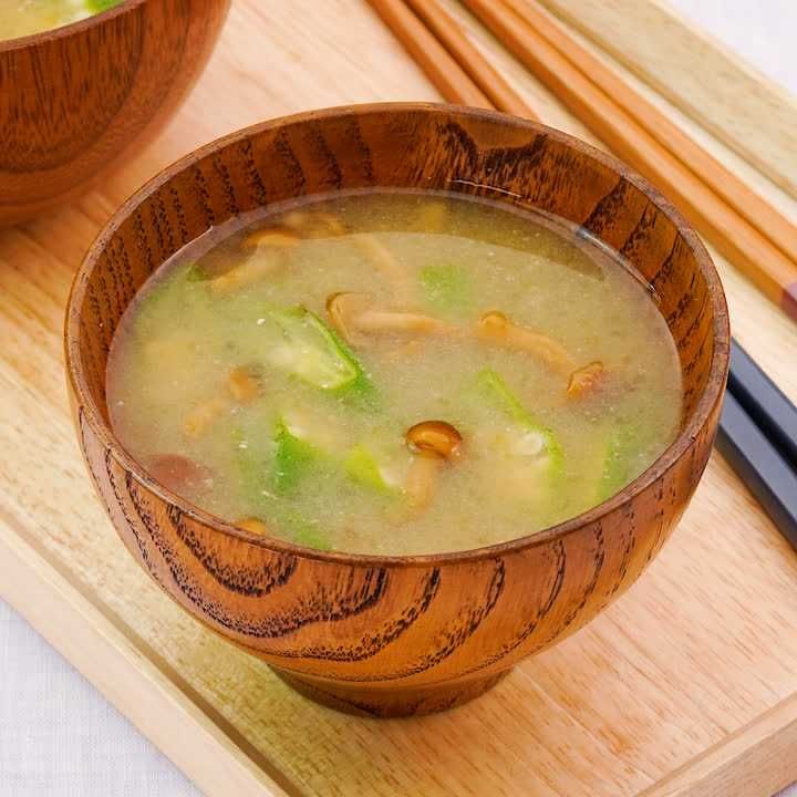 オクラとなめこの味噌汁