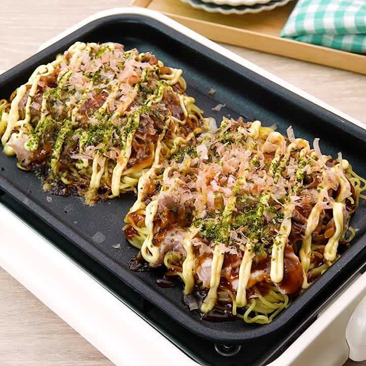 そのまま焼く！ お好み焼きそばのレシピ動画・作り方 | デリッシュキッチン