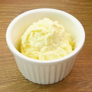 生クリームと牛乳で作るバターの作り方