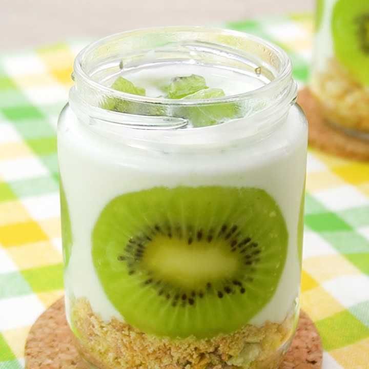 小瓶でキウイのヨーグルトケーキ