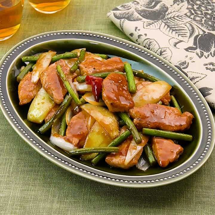 豚ヒレとにんにくの芽の黒酢炒め