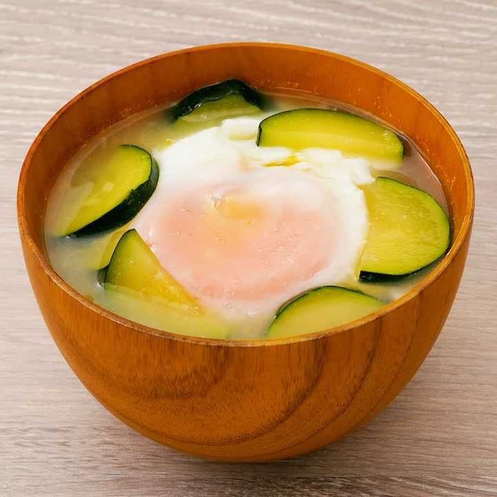 ズッキーニと卵の味噌汁