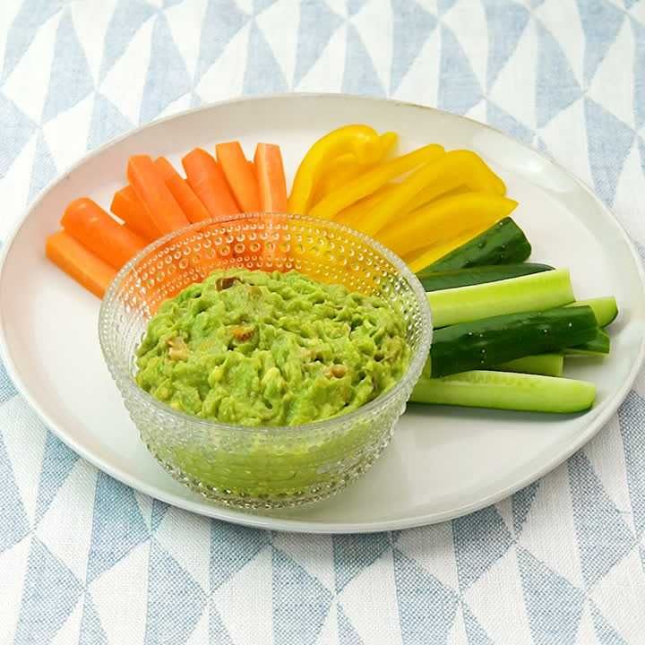 スティック野菜のアボカドナッツディップ