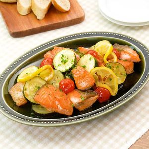 「鮭とズッキーニのレモンバターソテー」のレシピ動画