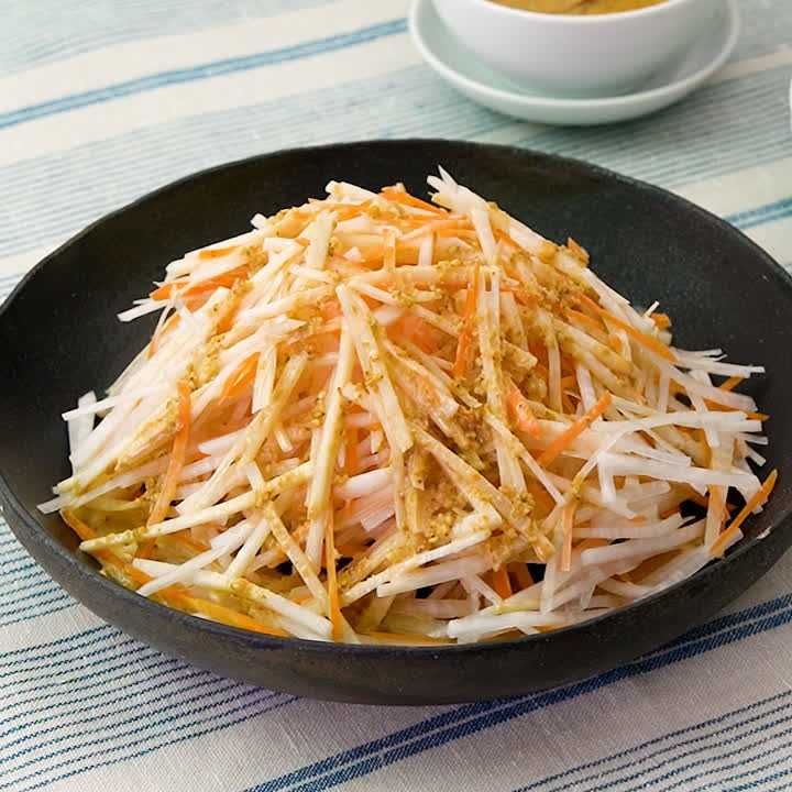 大根とにんじんのごまマヨサラダ