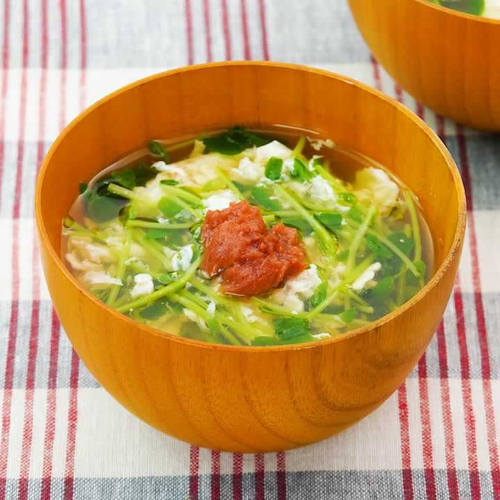 豆苗と卵白の梅スープ