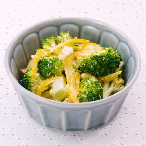 ブロッコリーのチーズサラダ