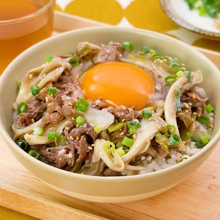 牛こまと舞茸の塩麹すき煮丼