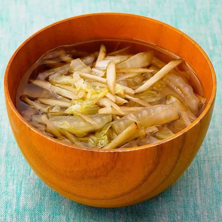 白菜とごぼうのしょうがスープ