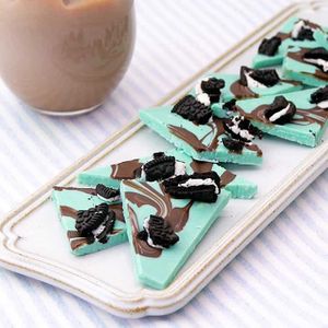 「チョコミントの割チョコ」のレシピ動画
