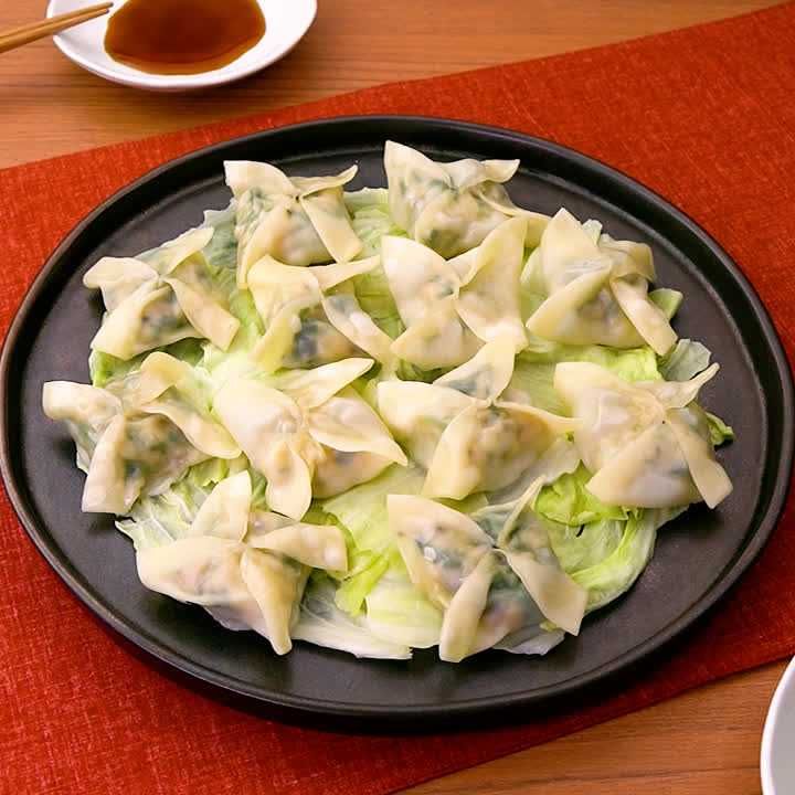 鶏ひき肉と春菊の蒸し餃子