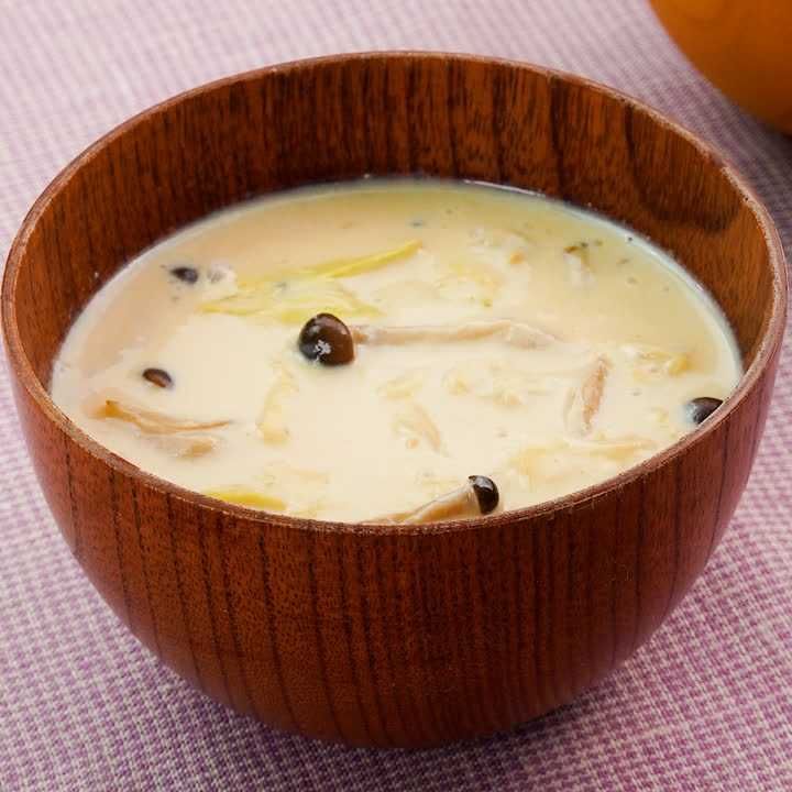 キャベツとしめじの豆乳みそ汁