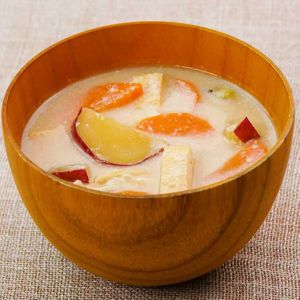 「さつまいもの酒粕入りみそ汁」のレシピ動画