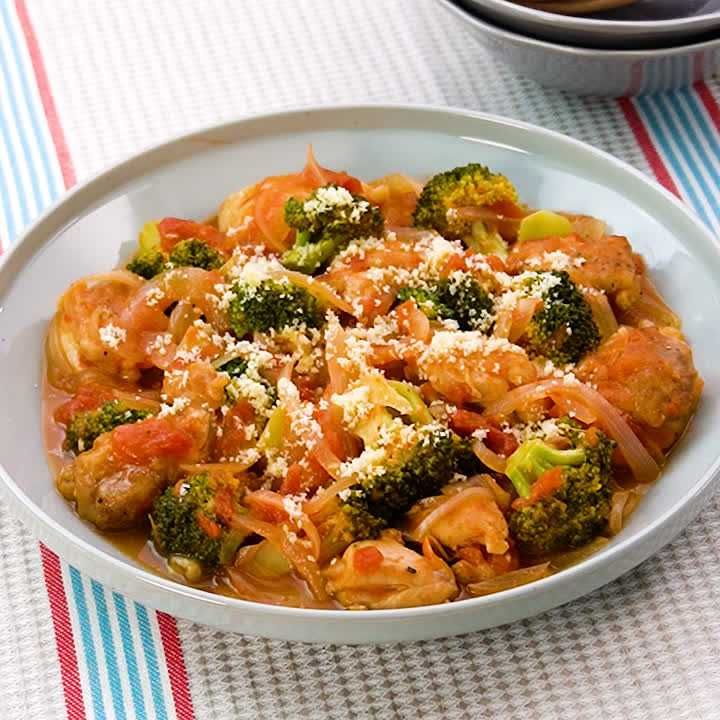 お手軽！時短献立♪ チキンとブロッコリーのトマト煮のレシピ動画