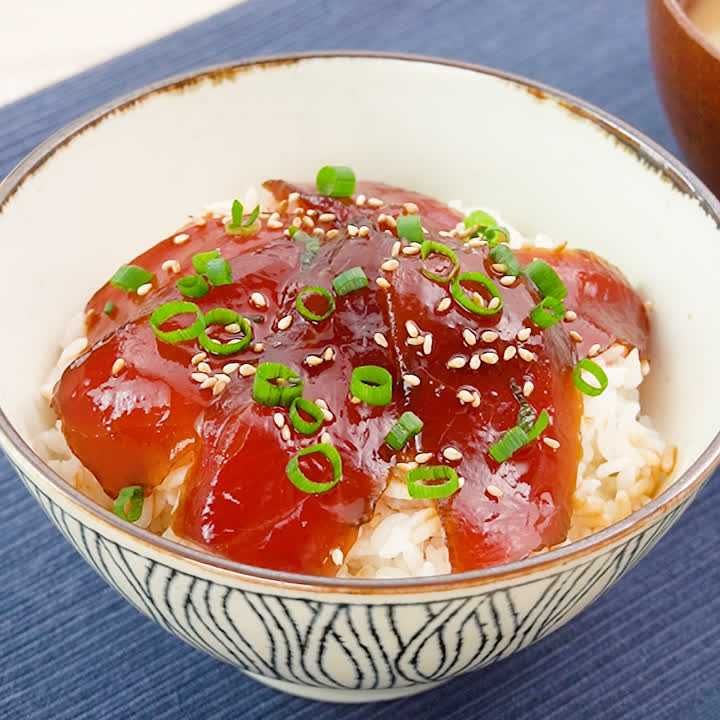 マグロ丼① ねっとり濃厚！ マグロの一晩漬け丼のレシピ動画・作り方 | デリッシュ