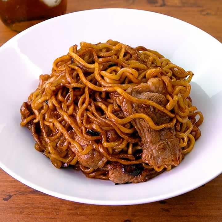 カルビ入り韓国風油そば(カルビチャパグリ)