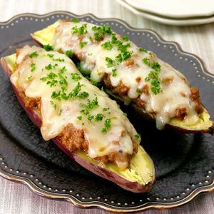 「さつまいもボートの焼きチーズカレー」のレシピ動画