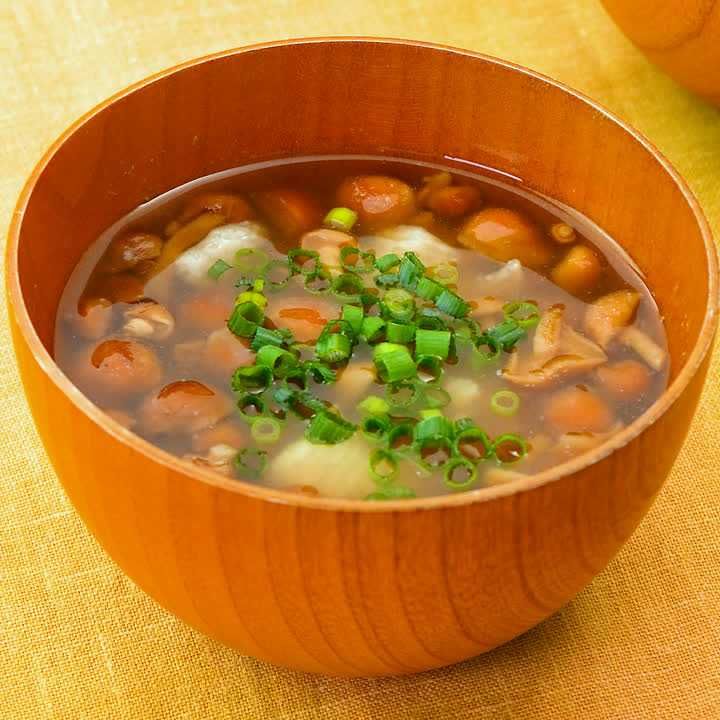 たたき長芋となめこのすまし汁