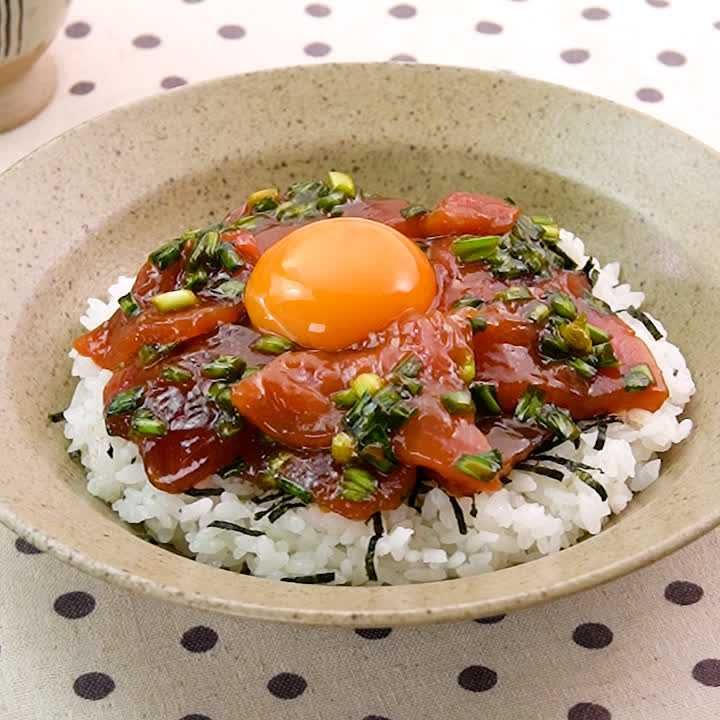 マグロの韓国風ユッケ丼