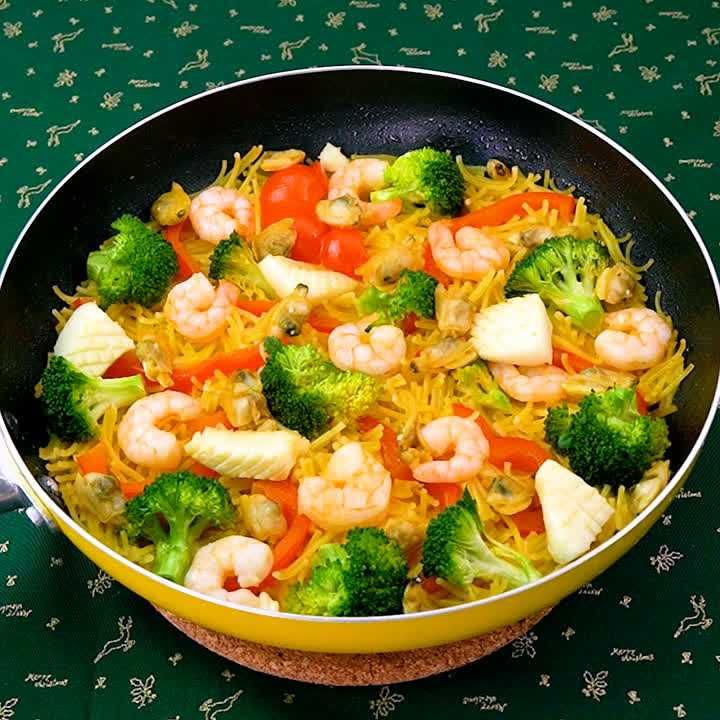 簡単おもてなし！クリスマス献立 フライパンパスタパエリアのレシピ