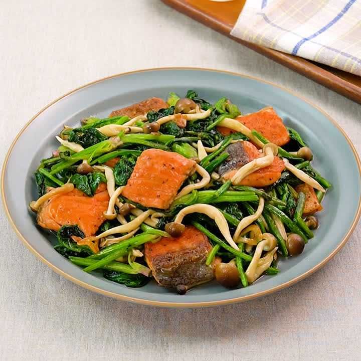 鮭とほうれん草のガリバタソテー