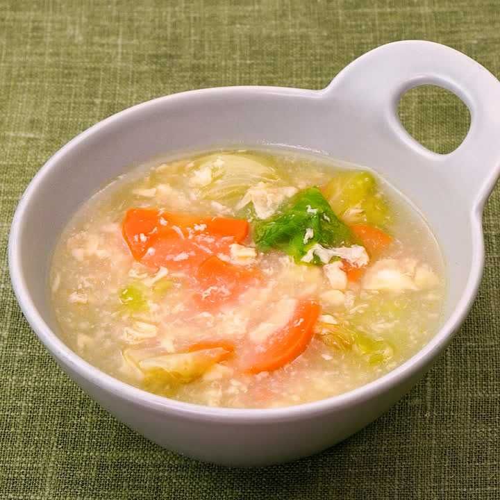 レタスとにんじんの卵スープ