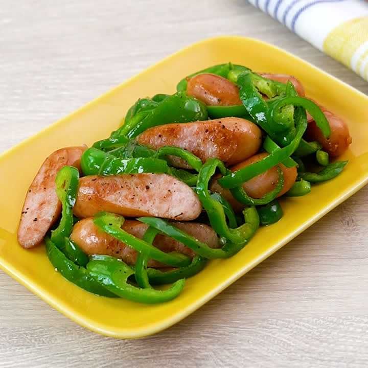 ピーマンとウインナーの炒め物