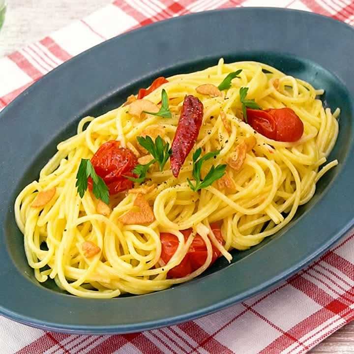 ワンパンで簡単！ フライドガーリックのペペロンチーノのレシピ動画