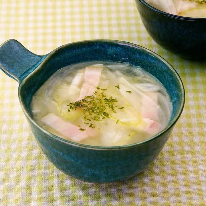 新玉ねぎとセロリのレンジスープ