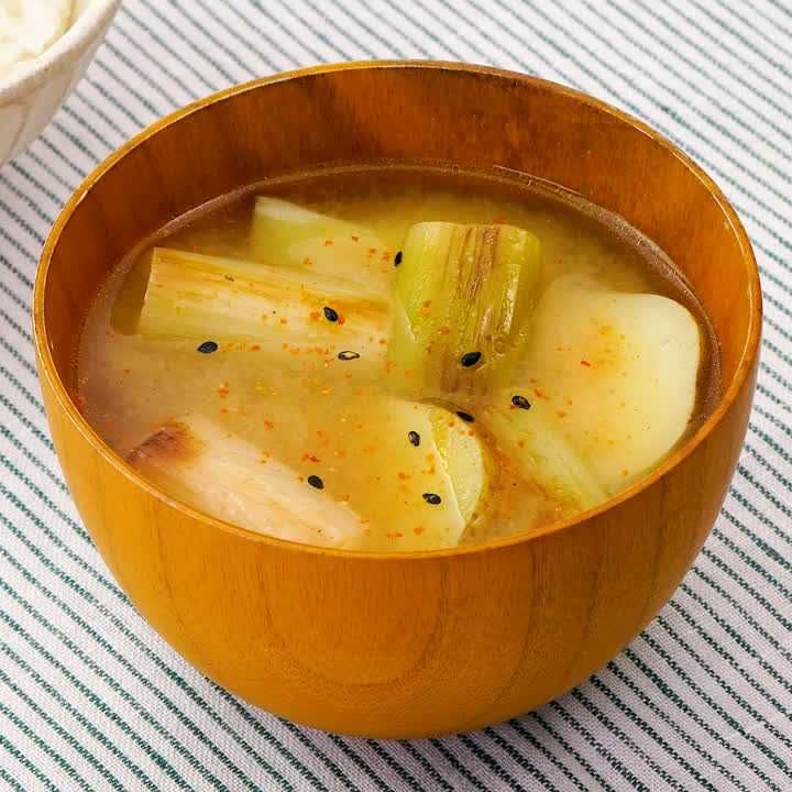 新じゃがと焼きねぎのみそ汁