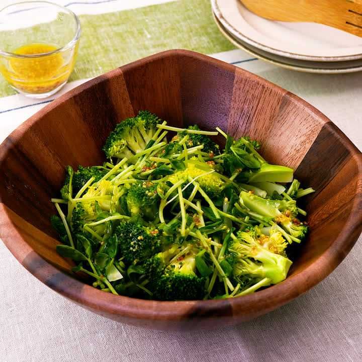 豆苗とブロッコリーのサラダ