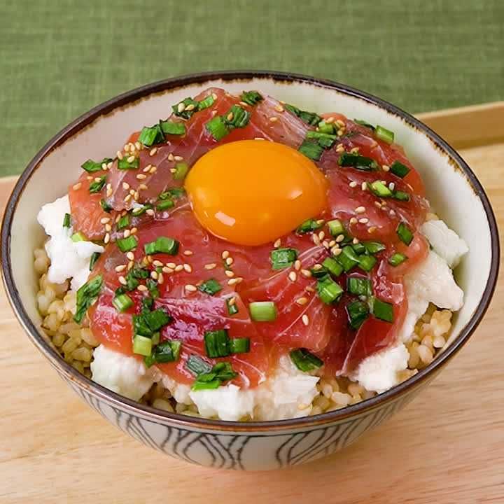 たたき長芋とマグロの塩だれユッケ丼