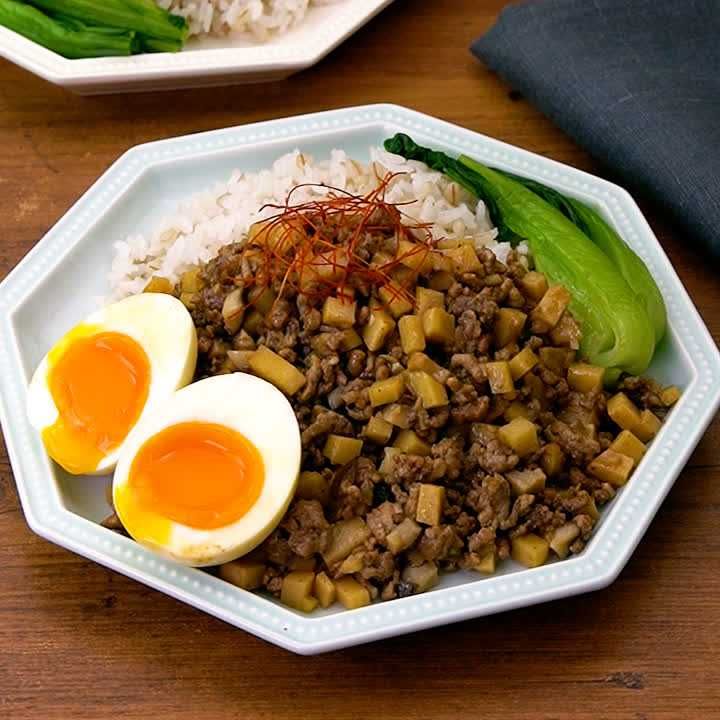 豚ひき肉とたけのこのルーローハン