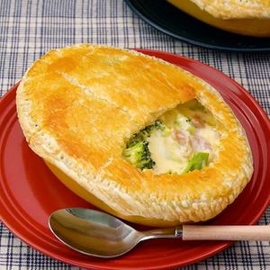 「チキンとマカロニのパイシチュー」のレシピ動画