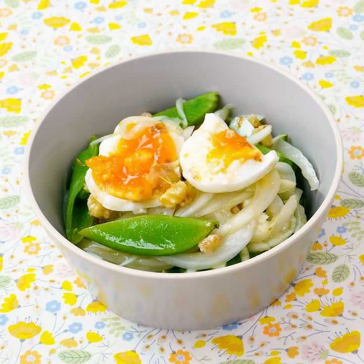 新玉ねぎとスナップエンドウのナッツ和え